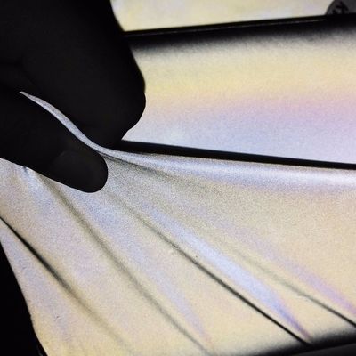 100% de polyester Gerecycleerde Zachte Schone Retro Weerspiegelende Stof van Grey Reflective Fabric voor Kleding