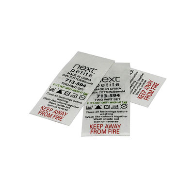 De Etiketten van de serigrafiedruk voor Zorg van de Kleren de Vlotte Nachtkleding