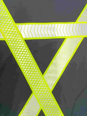 Aanpasbare reflectieve webbing tape toegepast op sportkleding zakken schoenen