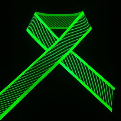 Verlichtend gloeiend in het donker veiligheidstape voor camper stappen stokken lokken outdoor sport dragen