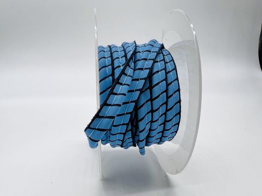 Naai op hoog zichtbare reflecterende buizen gesegmenteerd voor kleding