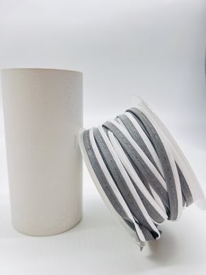 1 - 2 cm zilveren reflectieve buizen die zichtbaarheid en veiligheidsfuncties aan kleding toevoegen